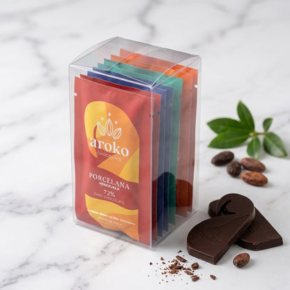 Confezione trasparente del kit Guacamayas con 8 mini tavolette di cioccolato fondente Aroko